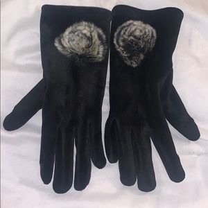 Velvet gloves with real fur Pom